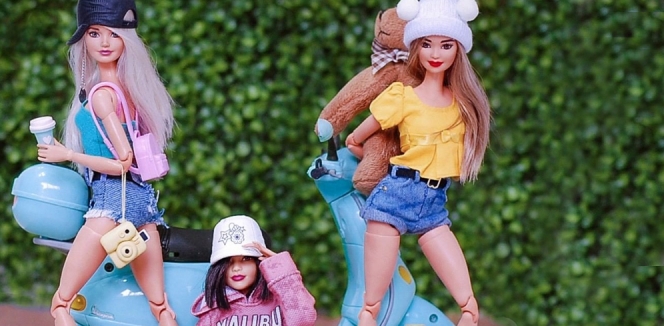 Brand Fashion Dunia Ini Mendadani Barbie, Kenapa Jadi Kayak Model Benaran? Ngiri Banget Gak sih?