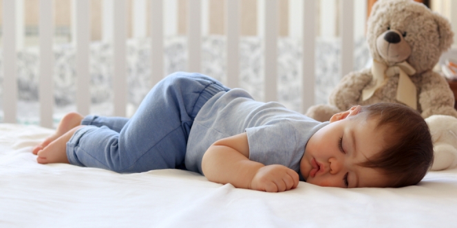 Bahaya Banget, Kalo Bayi Tidur Tengkurap Mending Segera Dibalik deh Mom!