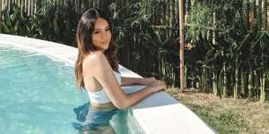 10 Foto Hot Anya Geraldine di Dalam Air Udah Kayak Putri Duyung Cantiknya