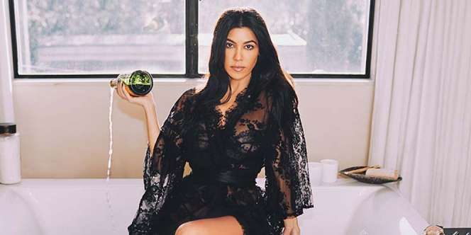 Kourtney Kardashian Kenakan Gaun Motif Harimau Seharga Rp 58 Juta, Netizen: Tiger Queen!