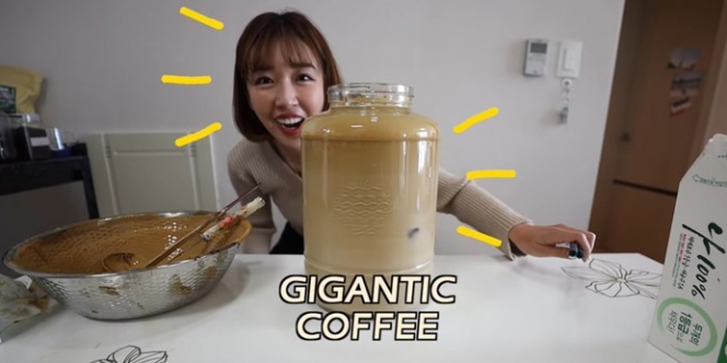 Mabok Dalgona, Youtuber Ini Bikin Dalgona Coffee Sampai 7 Liter!