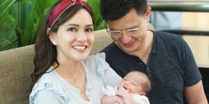 Shandy Aulia Sudah Dudukkan Anak di Usia 2 Bulan, Netizen: Kasian Pinggangya Masih Lembek