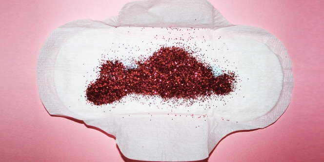 14 Tanda-Tanda Menstruasi Pertama pada Wanita, Apakah Flek Coklat Diantaranya?