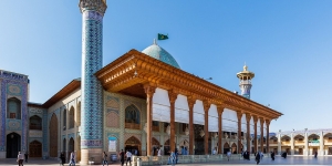 Demi Lawan Corona, Masjid Megah di Iran Ini Disulap Jadi Tempat Produksi Masker