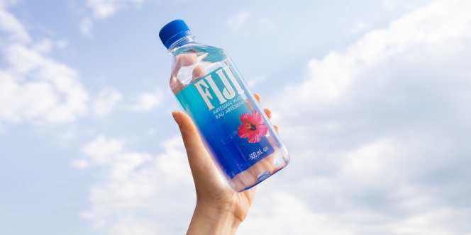 Kenalan sama Fiji Water, Air Mahal yang Dipakai Rachel Vennya Cuci Kepiting
