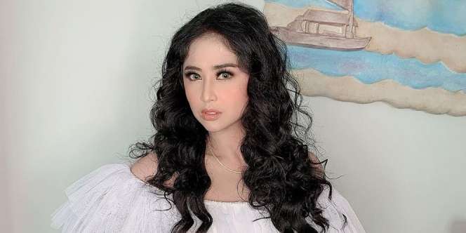 Dikatain Sepi Job, Dewi Perssik Ngamuk dan Posting Video untuk Haters