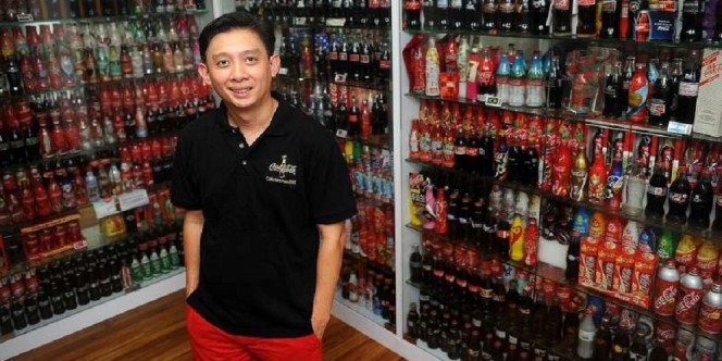 Super Niat, Pria Ini Koleksi Botol Coca-Cola Hingga Habis Rp 515 Juta