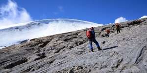 Salju Abadi di Gunung Jaya Wijaya Akan Hilang 2020?