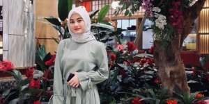 Tampil Trendy dengan Style Muslimah, Gaya Dinda Hauw Bisa Jadi Inspirasi Buat Ramadan nih!