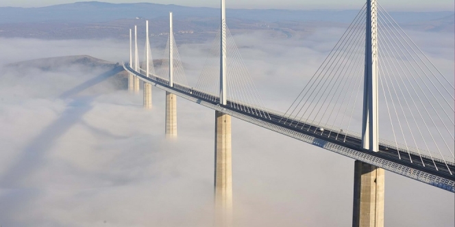 Berada di Atas Awan, Ini Penampakan Jembatan Tertinggi di Dunia! 3 Kali Lebih Tinggi dari Monas lho