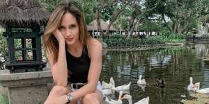 Seperti Bercermin, Ini 5 Potret Cinta Laura yang Disebut Mirip dengan Angelina Jolie