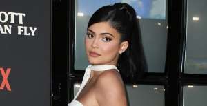 Tampak Lebih Muda, Potret Kylie Jenner Tanpa Makeup Ini Sukses Bikin Pangling Penggemar