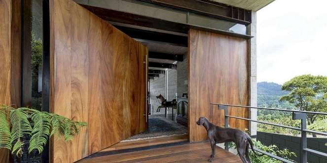 4 Ide Desain Pintu Rumah yang Anti Mainstream dan Unik Banget