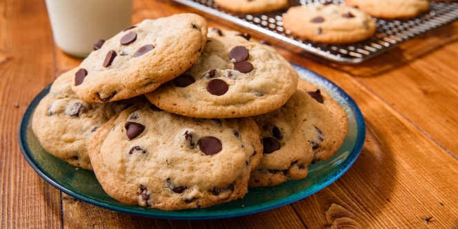 Cara Membuat Cookies Coklat Sederhana Bentuk Karakter Tanpa Oven di Rumah