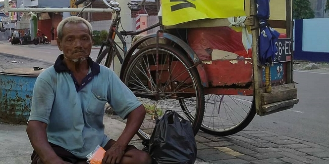 Hanya Mengandalkan Tangan untuk Mengayuh Sepeda, Pak Slamet Hidup Sebatang Kara Usai Ditinggal Istri