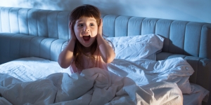 Jangan Paksa Si Kecil Tidur Sendirian, Ini loh Tandanya Kalau Mereka Belum Siap