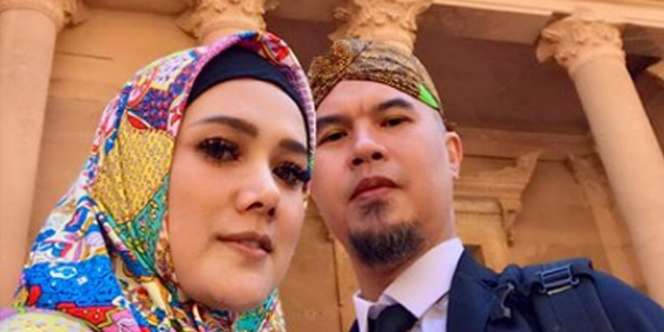 Ahmad Dhani Unggah Foto Kenangan Naik Kuda Bareng Mulan Jameela, Nostalgia nih?