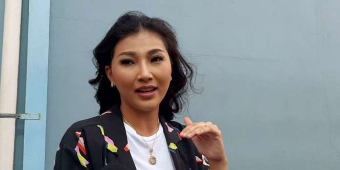 6 Potret Cantik Sarwendah dengan Riasan Tebal, Bikin Pangling Banget!