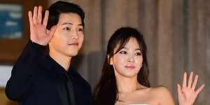 Gak Penonton Aja yang Baper karena Drakor, 10 Pasangan Artis Korea Ini Terlibat Cinlok