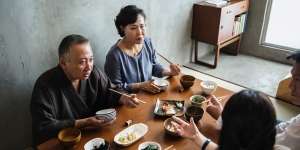 Ayah Ini Ceritakan Pengalaman Hadapi Nyinyiran Mertua Saat Istrinya Baru Melahirkan
