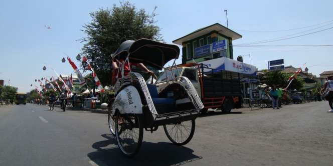 Krisis Uang karena Corona, Bapak Tukang Becak Sekeluarga Hanya Bisa Makan dengan Lauk Penyedap Rasa