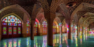 7 Potret Nasir Al-Mulk, Salah Satu Masjid Tertua di Iran yang Cantiknya Bikin Semangat Ibadah