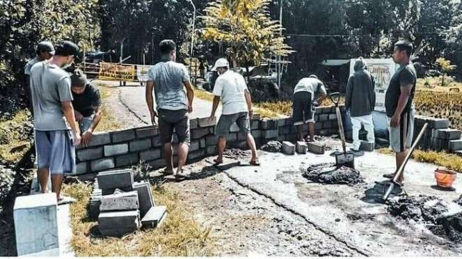 Kebablasan Lockdown, Desa di Malang Sampai Bangun Pagar di Jalan untuk Menutup Akses