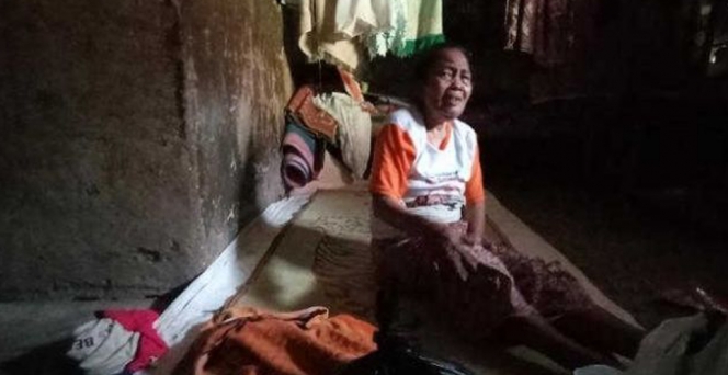 Sebatang Kara dan Tinggal di Rumah Reot, Nenek Rusmini Terpaksa Mengais Gabah untuk Menyambung Hidup