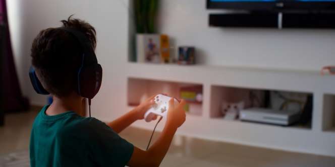 Hati-Hati Moms, Anak Keseringan Main Game Bisa Bikin Sindrom Quervain