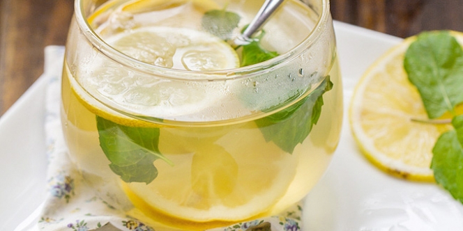 Cara Membuat Air Lemon Hangat untuk Diet dan Madu yang Benar di Pagi Hari