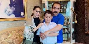 Momen Inul Daratista dan Si Kumis Adam Suseno Main Tik Tok, Masuk Kolong Meja Hingga Ketumpahan Mie