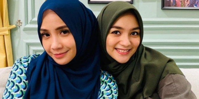 Nagita Slavina Beri Tutorial Hijab Bersama Citra Kirana, Hasilnya Cantik Banget!