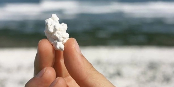 Unik! Pantai Ini Punya Pasir yang Berbentuk Popcorn, Jangan Dimakan lho