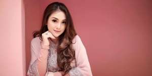 Anggap Seperti Keluarga Sendiri, Celine Evangelista Rayakan Lebaran Bersama Asisten Rumah Tangganya 
