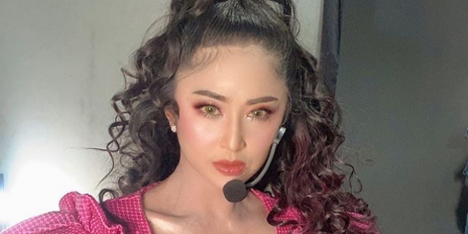 Dewi Perssik Protes di Instagram Karena Dipersulit Untuk Memberi Bantuan