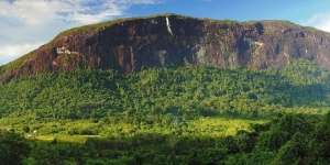 Rekor Batu Terbesar di Dunia Ada di Indonesia, Tingginya Setengah dari Gunung Panderman!