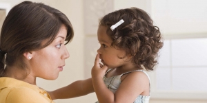 Cara Anak Memandang Wajah Bahkan Bisa Jadi Tanda Awal Autisme, Perhatikan Moms!