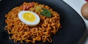 Baru Tahu nih, Ternyata Indomie di Setiap Daerah Indonesia Punya Komposisi yang Beda-Beda!