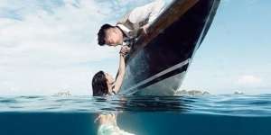 Terinspirasi Drakor, 7 Foto Pre-Wedding Boy William di Bawah Laut Udah Kayak Puteri Duyung Aja!