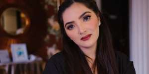 Pamer Poni Baru Sambil Love Sign, Ashanty Ramai Pujian Mirip Artis Korea!