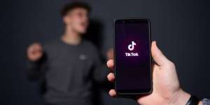 Diduga Demi Konten TikTok, 2 Gadis Ini Rela Panjat Kastil Tua Setinggi 18 Meter!