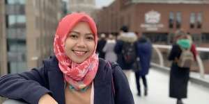 Kisah Sukses Raeni Anak Tukang Becak, Kini Bergelar Doktor dari Kampus Inggris