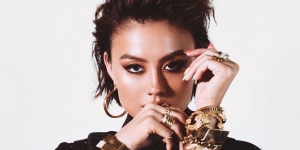 Lirik Lagu PROMISES - AGNEZ MO