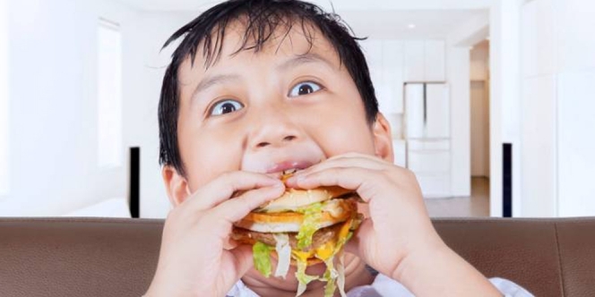 Anak Tunggal Ternyata Lebih Mudah Obesitas daripada yang Punya Saudara lho!