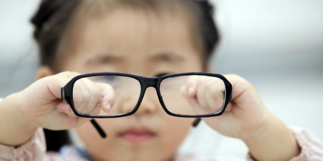 9 Penyebab Mata Silinder dan Minus pada Anak, Begini Pengobatannya Moms