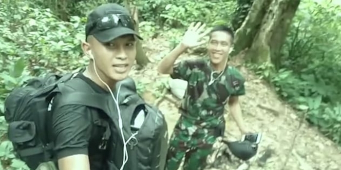 Kisah Perjuangan Prajurit TNI, Rela Jalan Kaki 9 Jam di Hutan Belantara Demi Jenguk Orang Tua Sakit