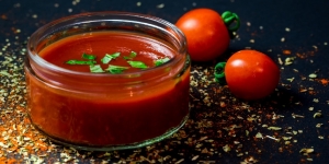 Biasa Dijadikan Bumbu Masakan, Ternyata Saus Tomat Dulu Adalah Obat Sakit Perut