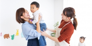 6 Hal yang Patut Dipertimbangkan Jika Orang Tua Berniat Mencari Babysitter bagi Si Kecil