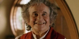 Ian Holm Pemain Bilbo Baggins dalam Film Lord Of the Rings Meniggal Dunia!