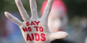 7 Penyebab HIV AIDS, Waspadai Hal-Hal Ini!